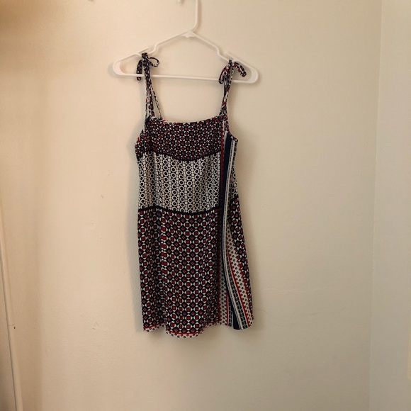 Modern style  forever21 dress - Picture 2 of 3